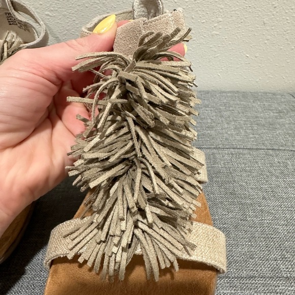 Minnetonka Desi Fringe Wedge - Picture 8 of 12